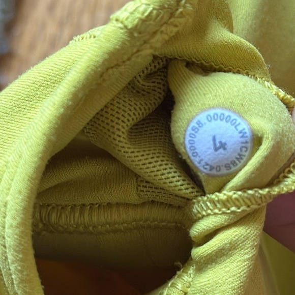 Lululemon sz 4 Align Tank Yellow Pear great pre owned condition with pads - Picture 6 of 6